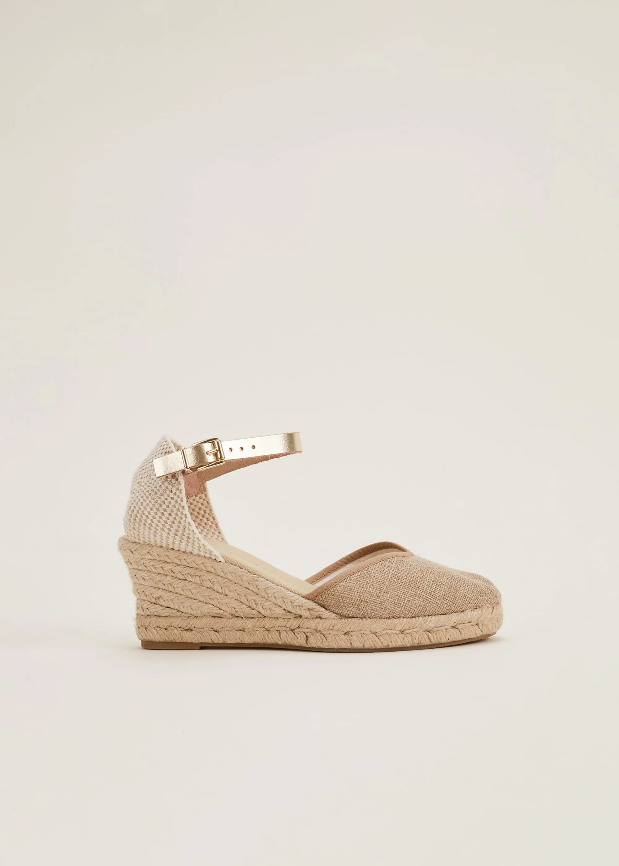 Stylish Espadrille Shoes with a Classic Twist