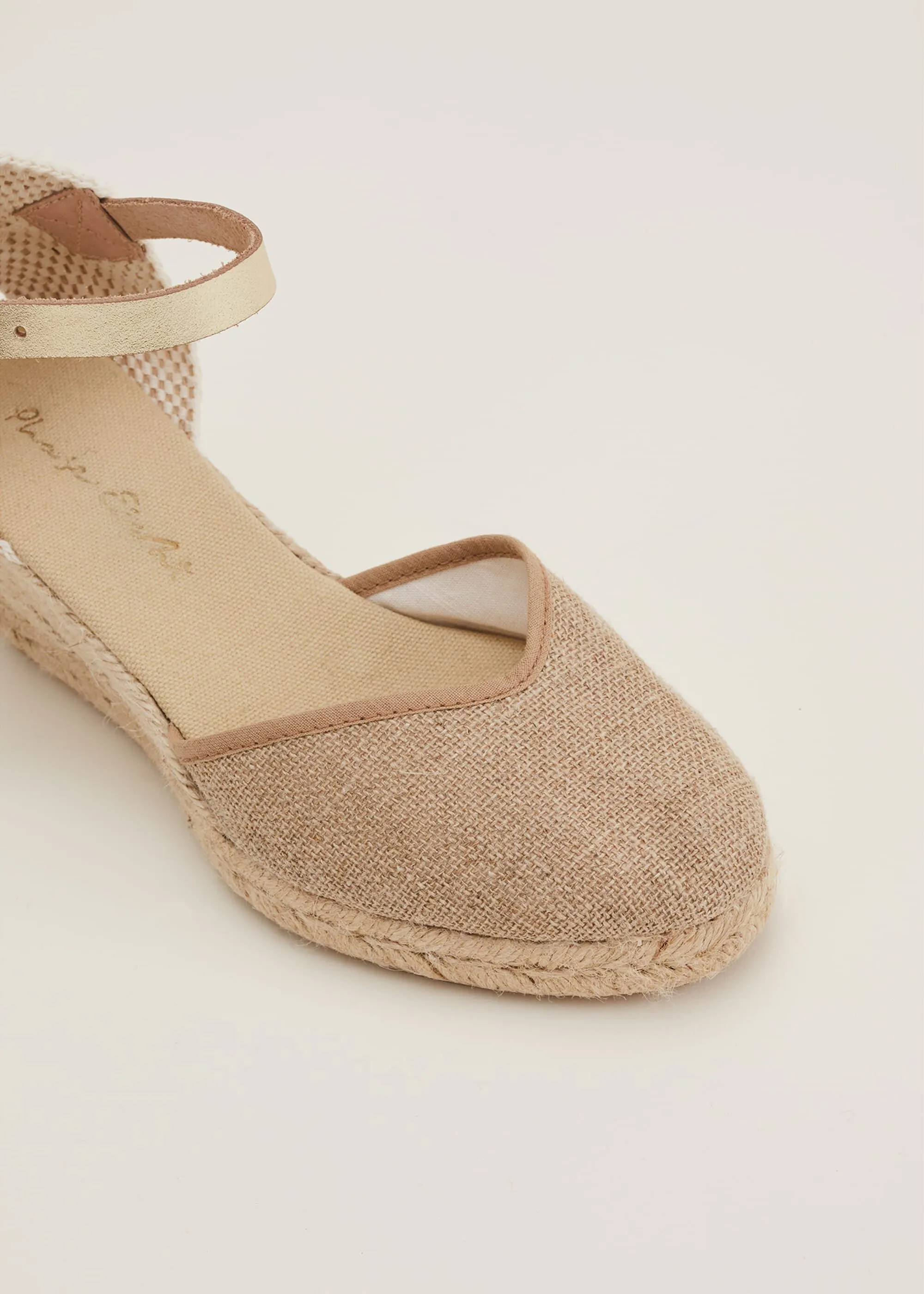 Stylish Espadrille Shoes with a Classic Twist