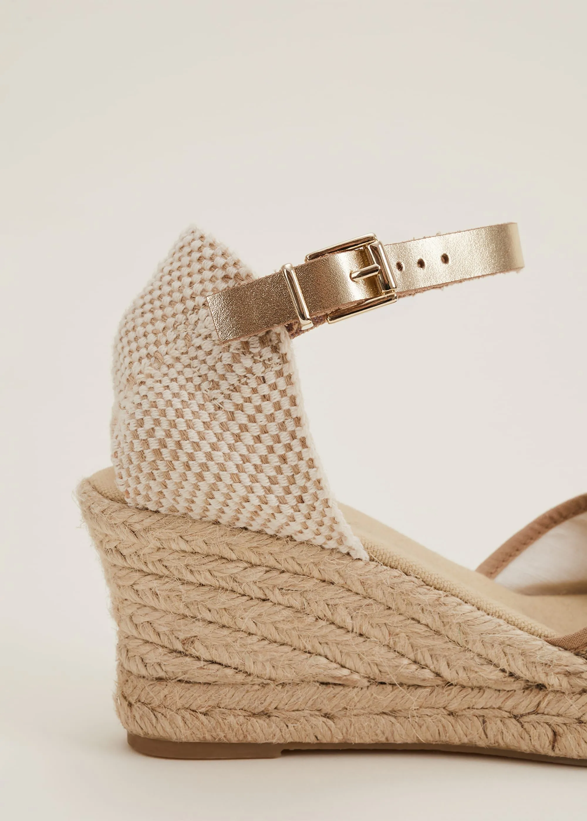 Stylish Espadrille Shoes with a Classic Twist