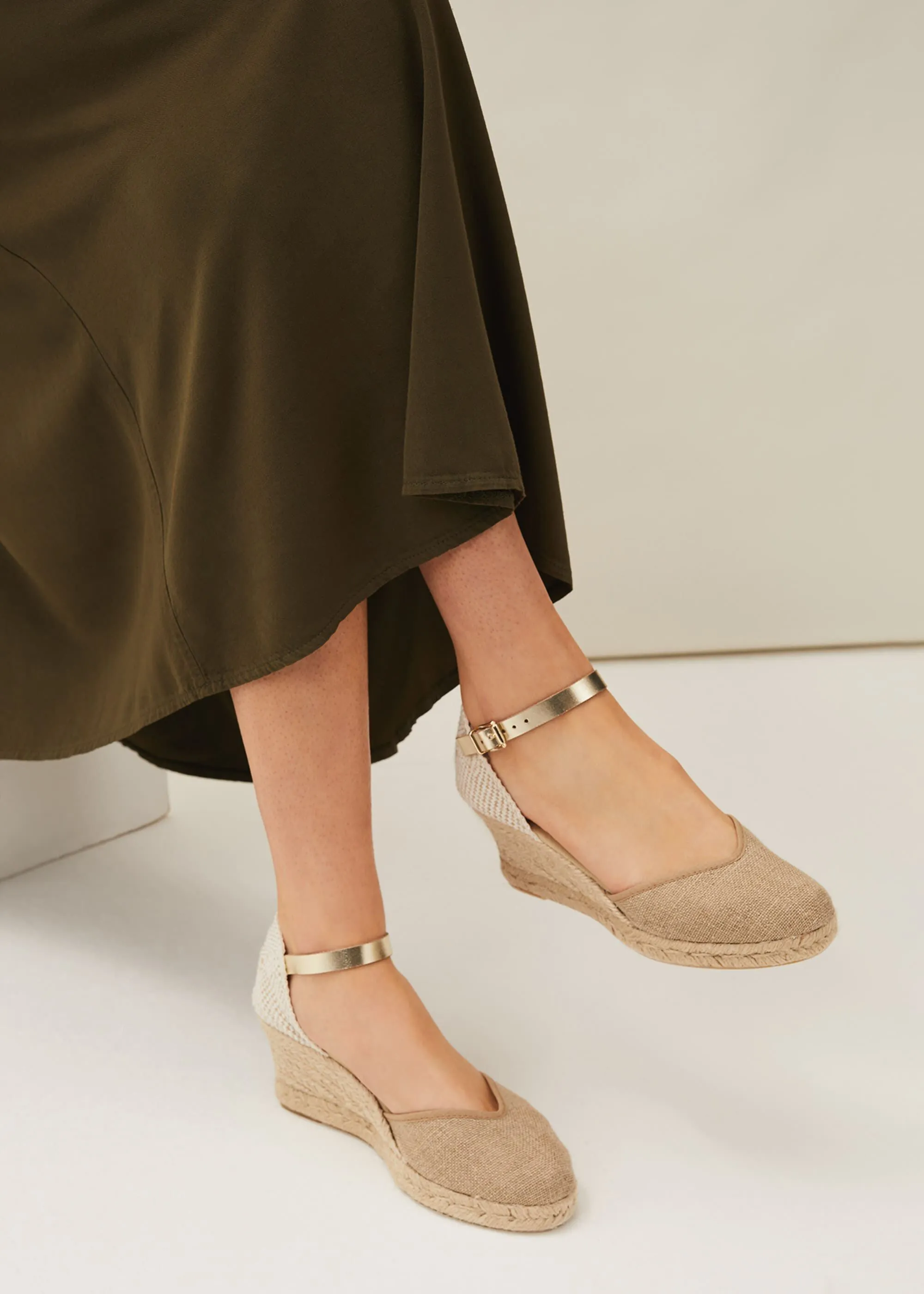 Stylish Espadrille Shoes with a Classic Twist