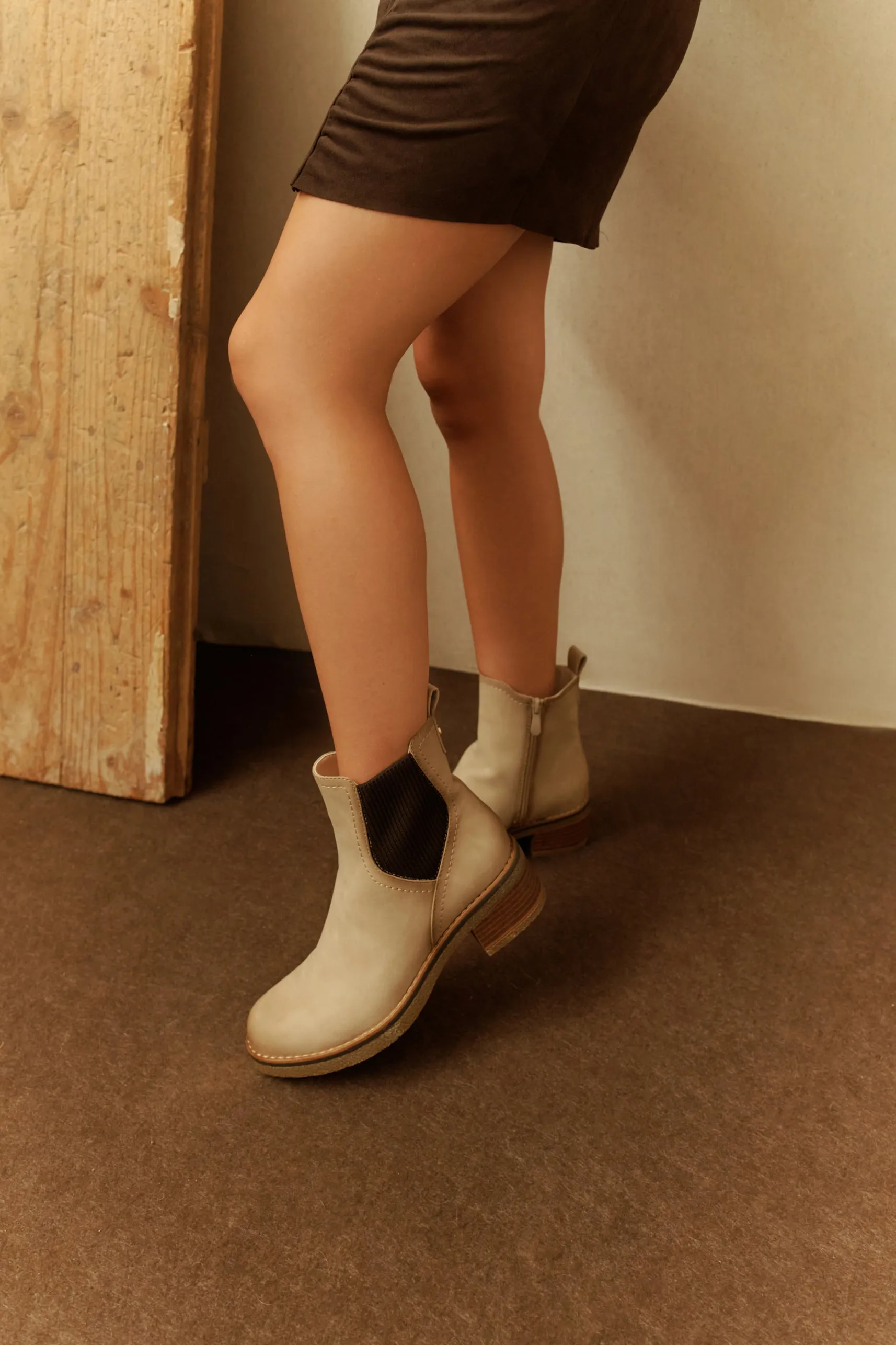 Beige Elastic Chelsea Boots, Low Heel for Women, Model ETIKA LYON