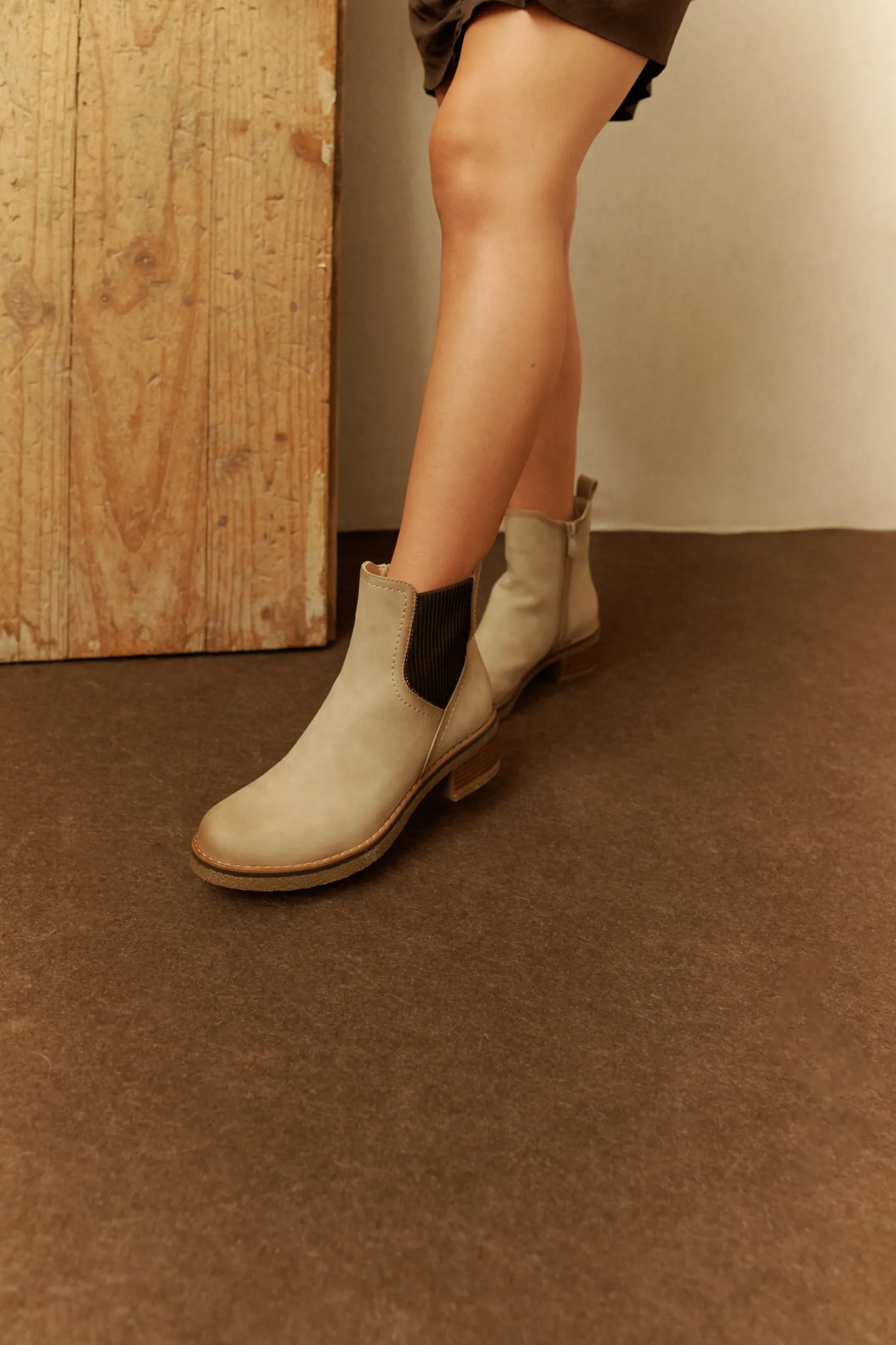 Beige Elastic Chelsea Boots, Low Heel for Women, Model ETIKA LYON